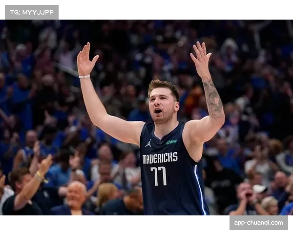 终场哨响，德罗赞独自坐在板凳席低头不语